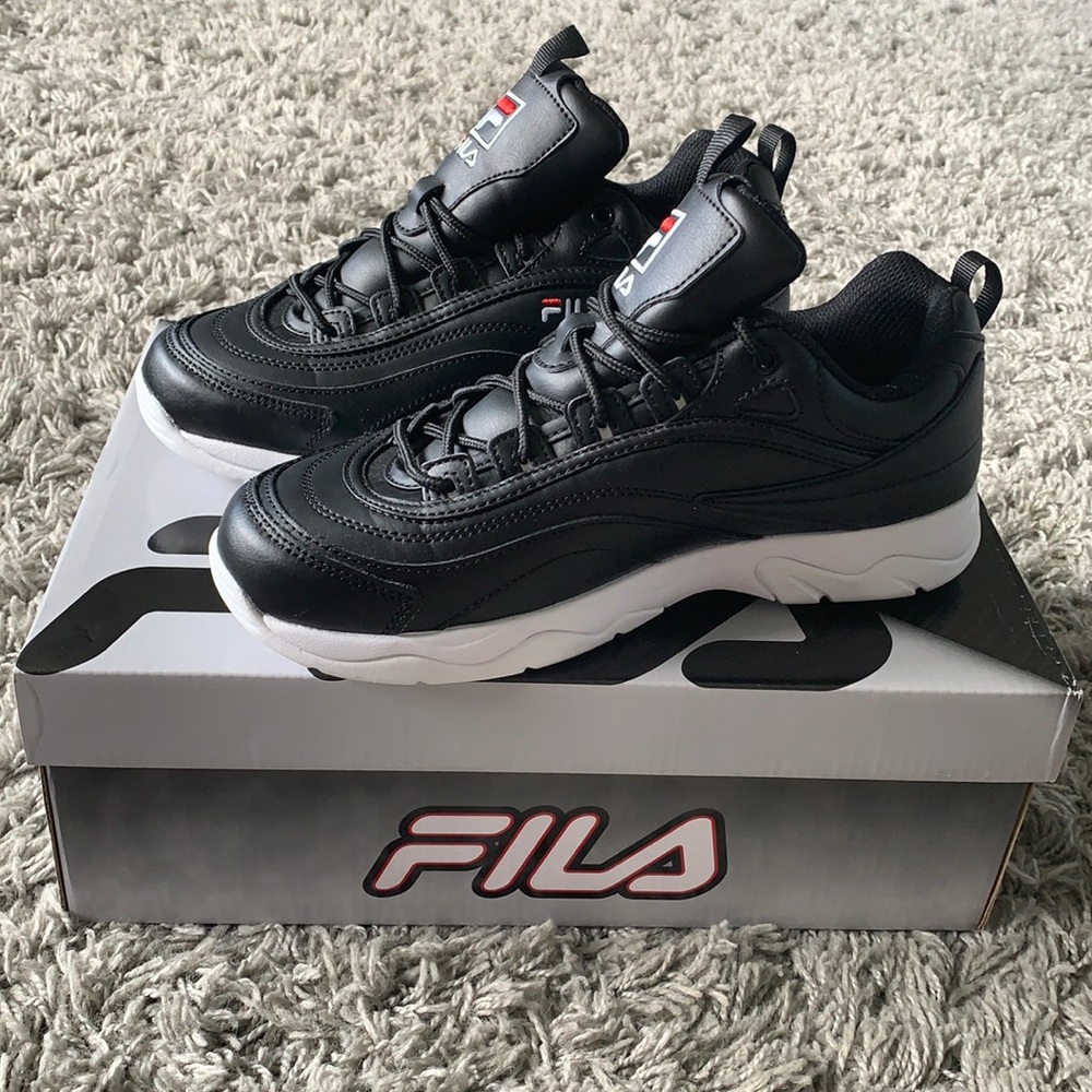 NWOT Black Fila Disruptors
